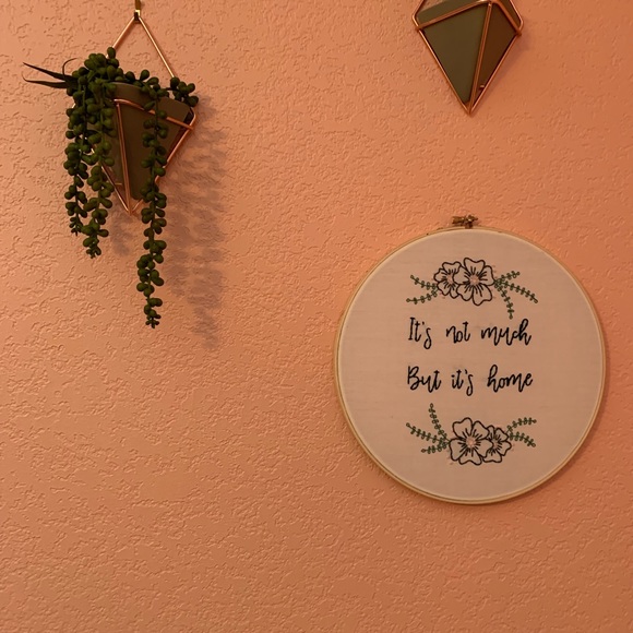 Beautifully hand-stitched art - Picture 3 of 3